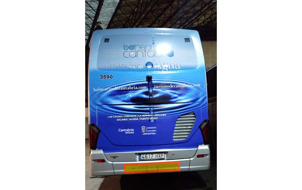 Bus con insercion publicitaria de Balnearios de Cantabria