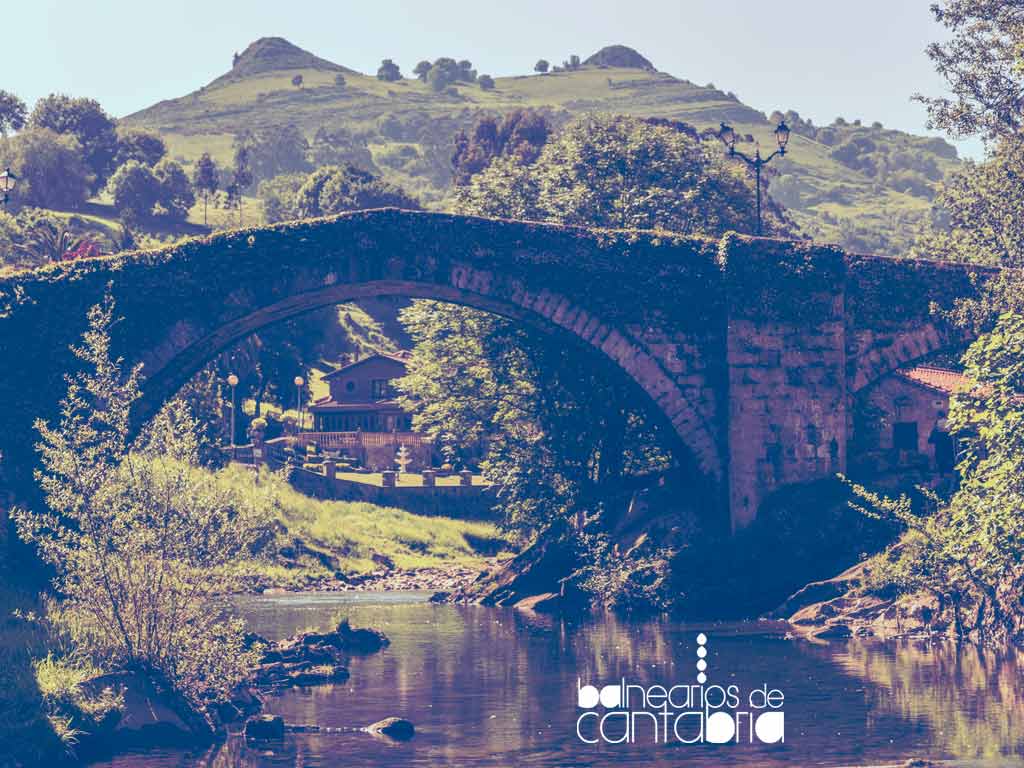 Vista del puente de Liérganes y sus montañas de fondo, parada obligatoria en tu visita a Cantabria